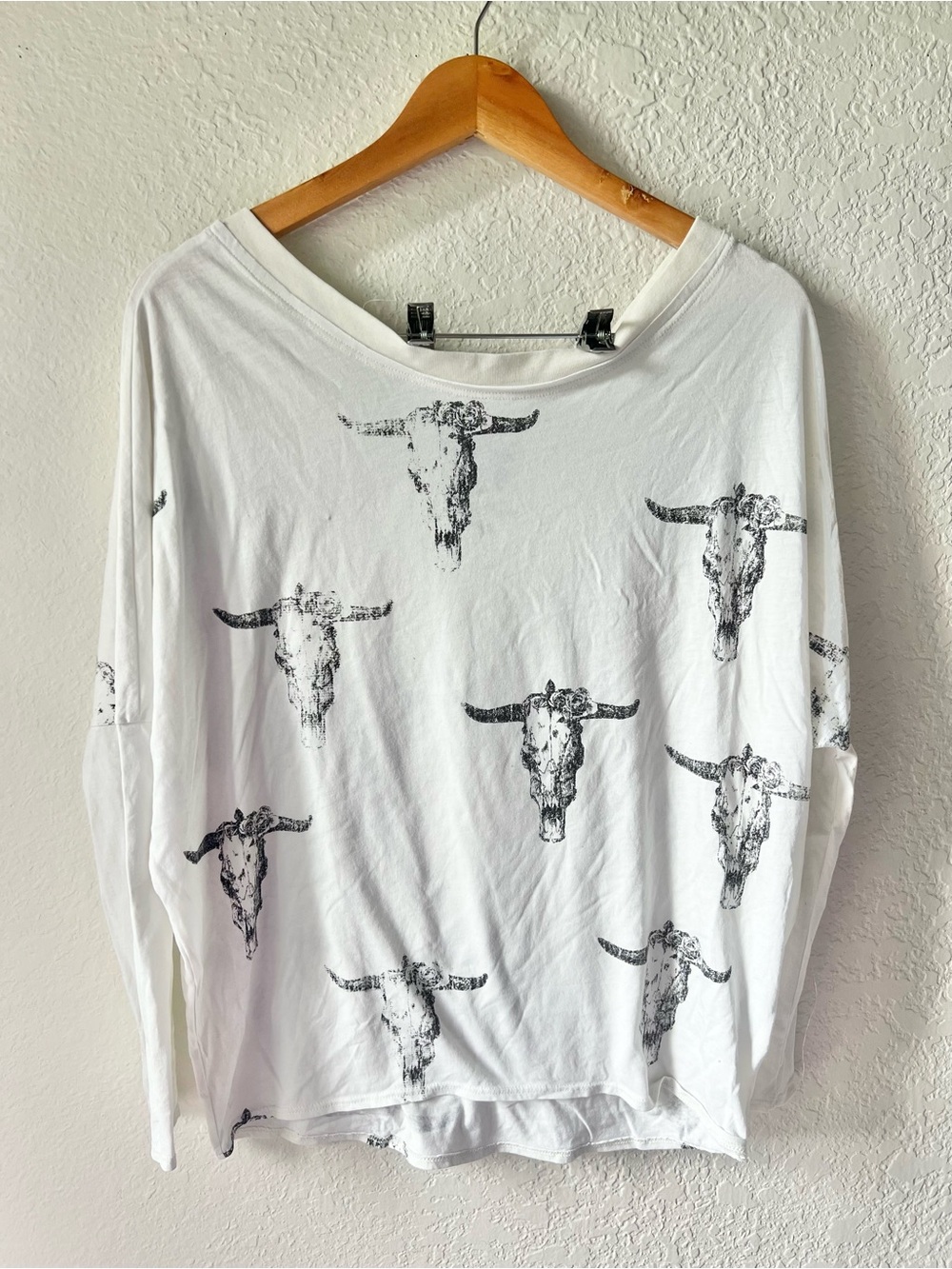 Chaser Cow Skull Print Boho Tee Sz M